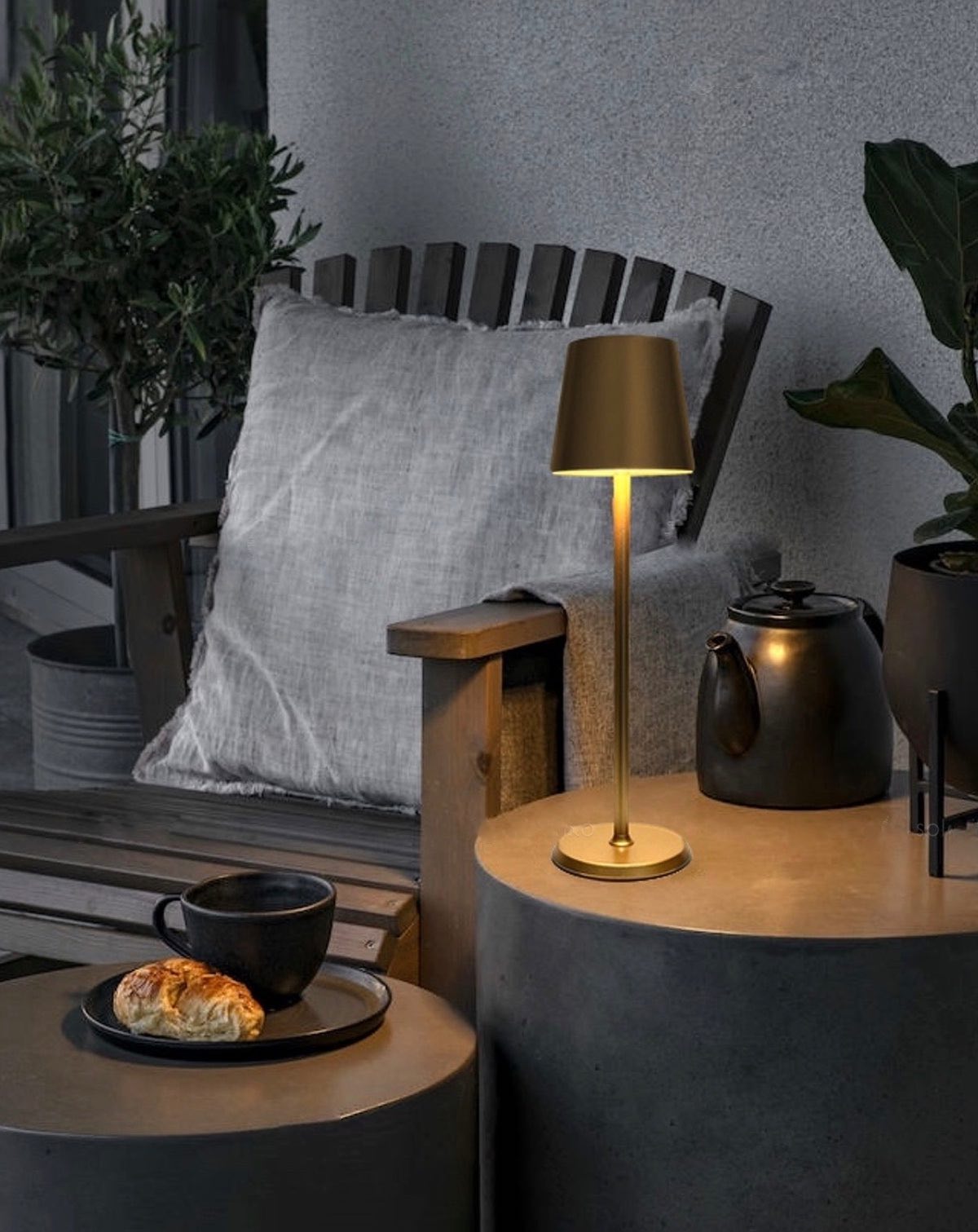 Isidora - Table Lamp